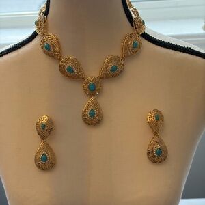 Elegant Gold and Turquoise Jewelry Set
